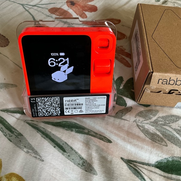 Rabbit R1 - Picture 3 of 4